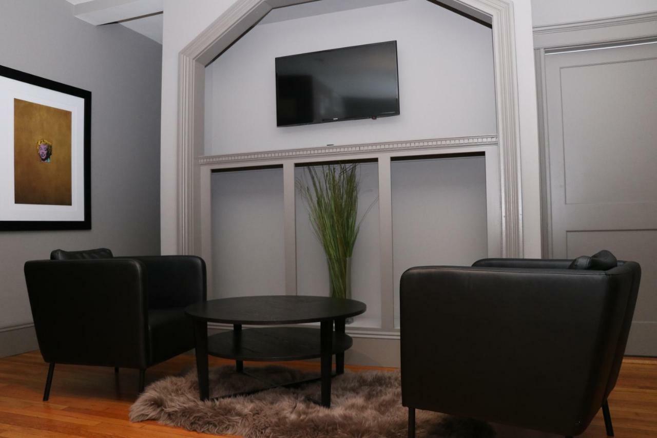 A Stylish Stay W/ A Queen Bed, Heated Floors.. #31 Brookline Exterior photo