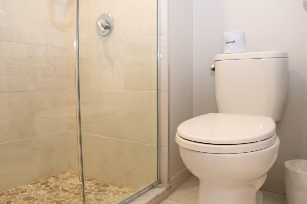 A Stylish Stay W/ A Queen Bed, Heated Floors.. #31 Brookline Exterior photo